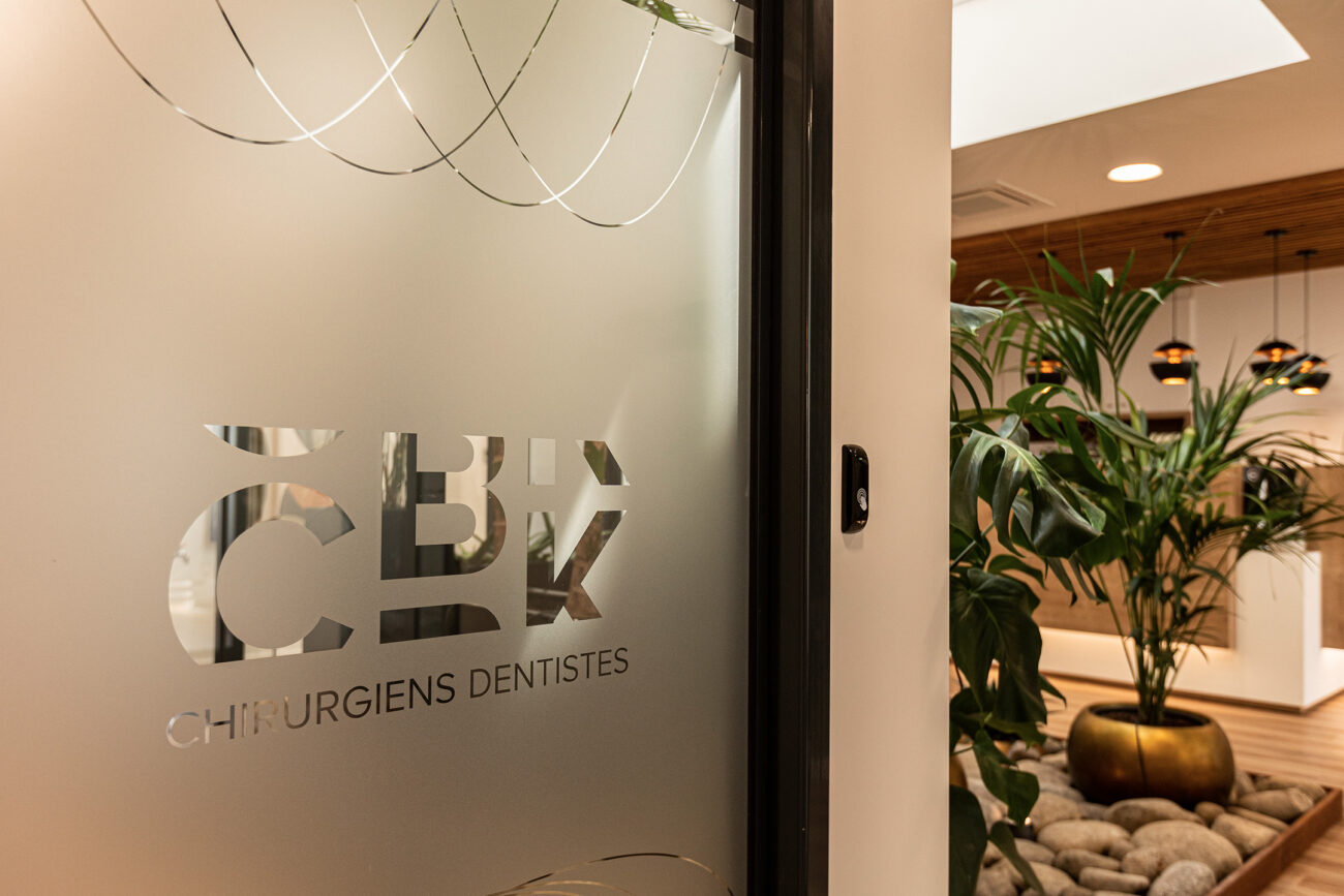 creation vitrophanie impression logo CBK